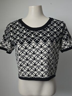 4/$20 ❤️ Pink Rose Knit Crop Top (M)